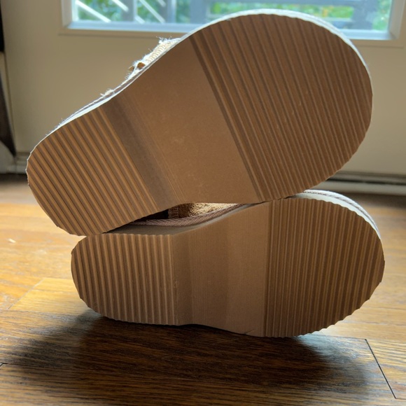 UGG sheepskin boot - Picture 2 of 6